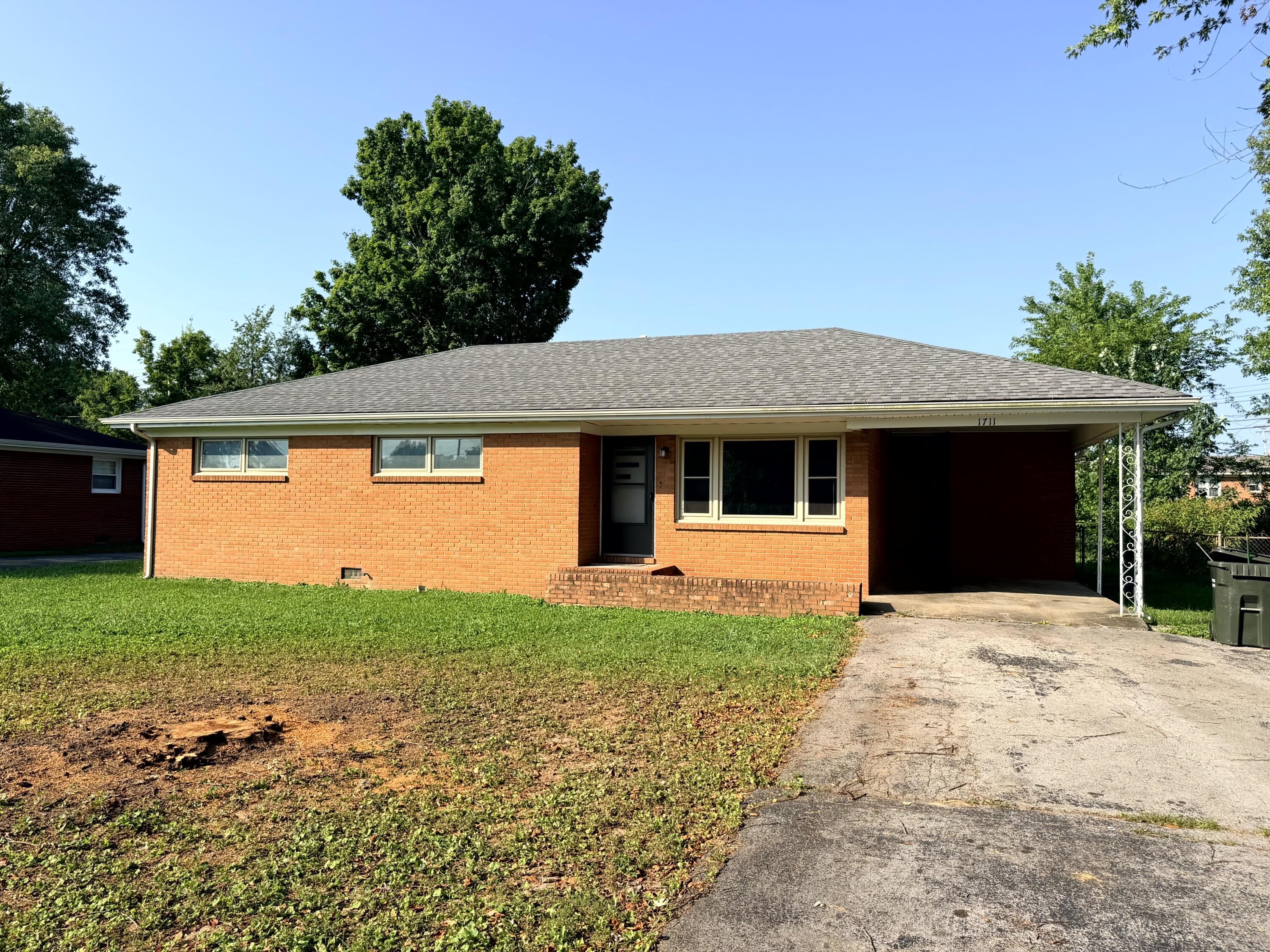 1711 Clarence Drive – photo 1
