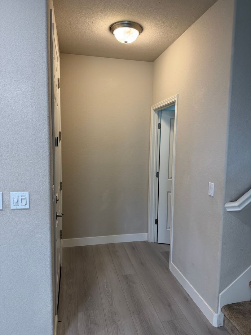 **Modern 3-Bedroom Home with 2-Car Garage & Included Appliances** – photo 3