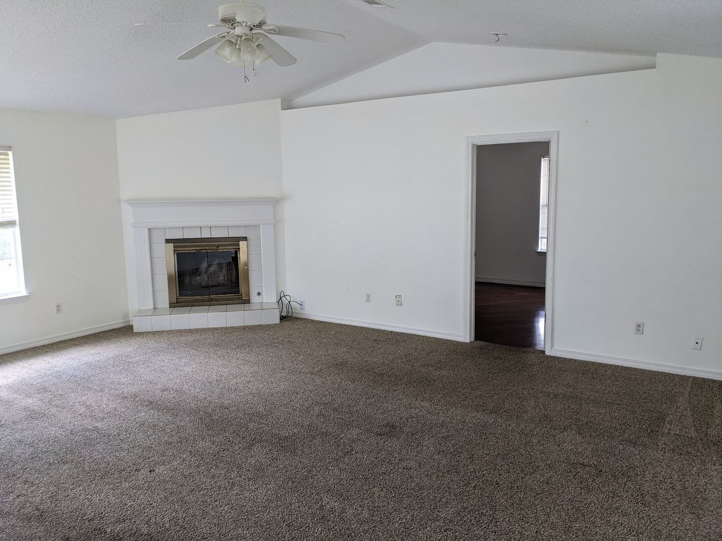 Super‑Sized Yard • Move‑In Ready • 2‑Car Garage – photo 3