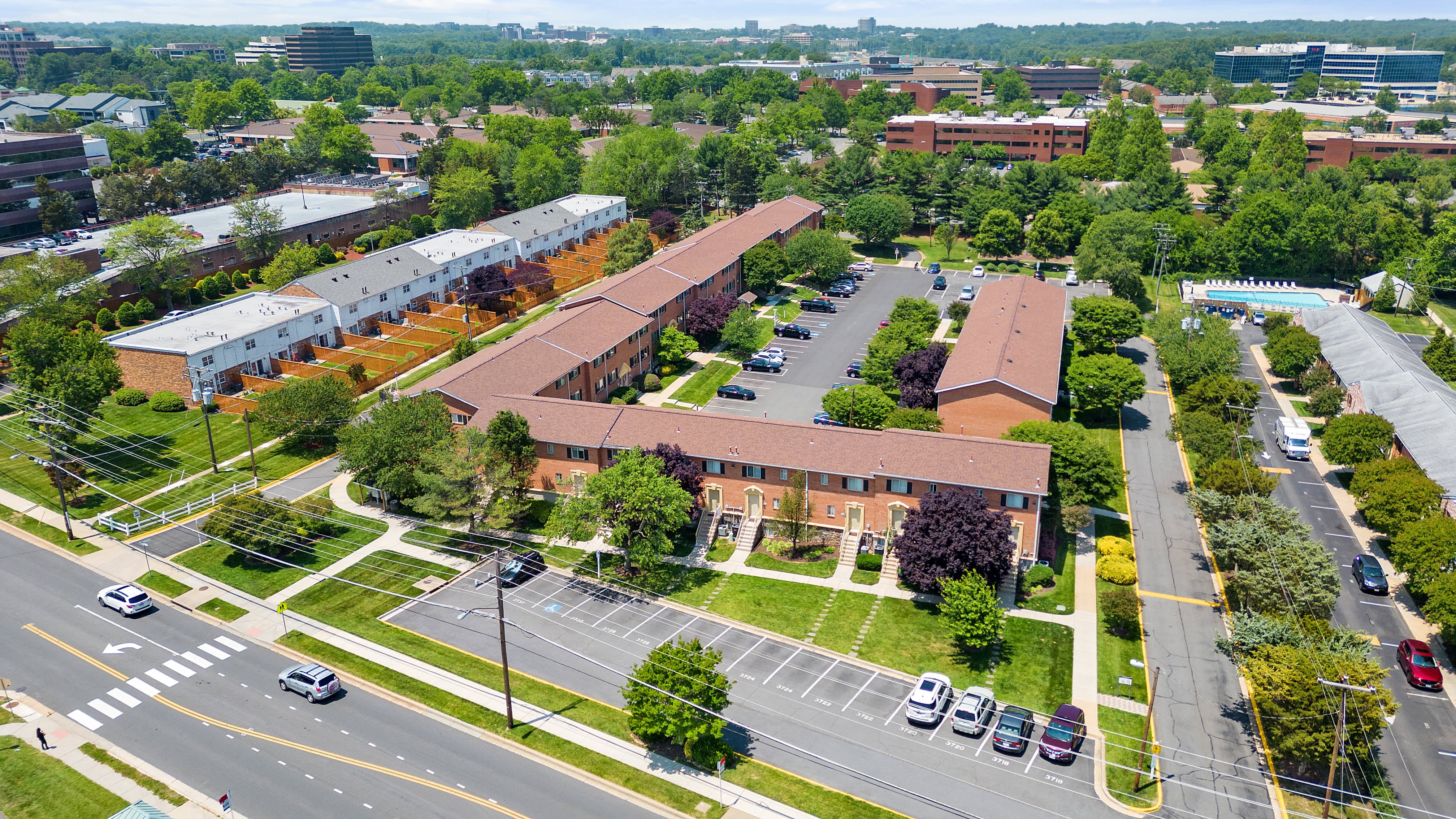 Gainsborough Court, Churchill Mews, and Copperfield Square Apartments & Townhomes – photo 5