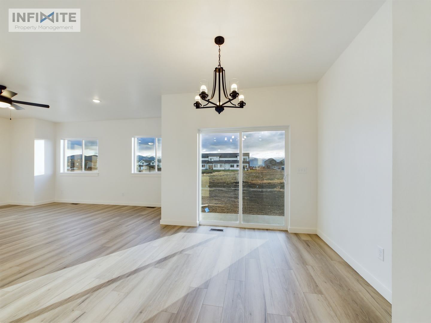 Wonderful 3 Bedroom End Unit – photo 1
