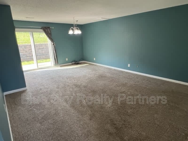 2119 Silverbrook Dr – photo 5