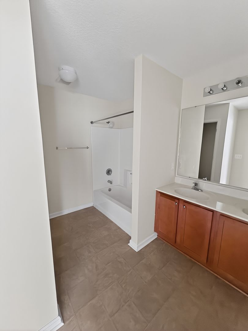 RATE DROP ALERT! (was $2100/month) – photo 4