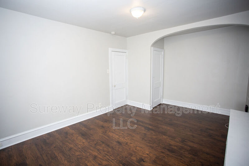 1034 B Collings Ave – photo 4
