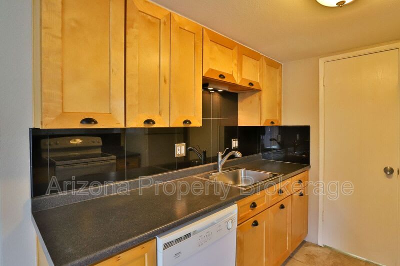 851 E Cochise Dr – photo 3