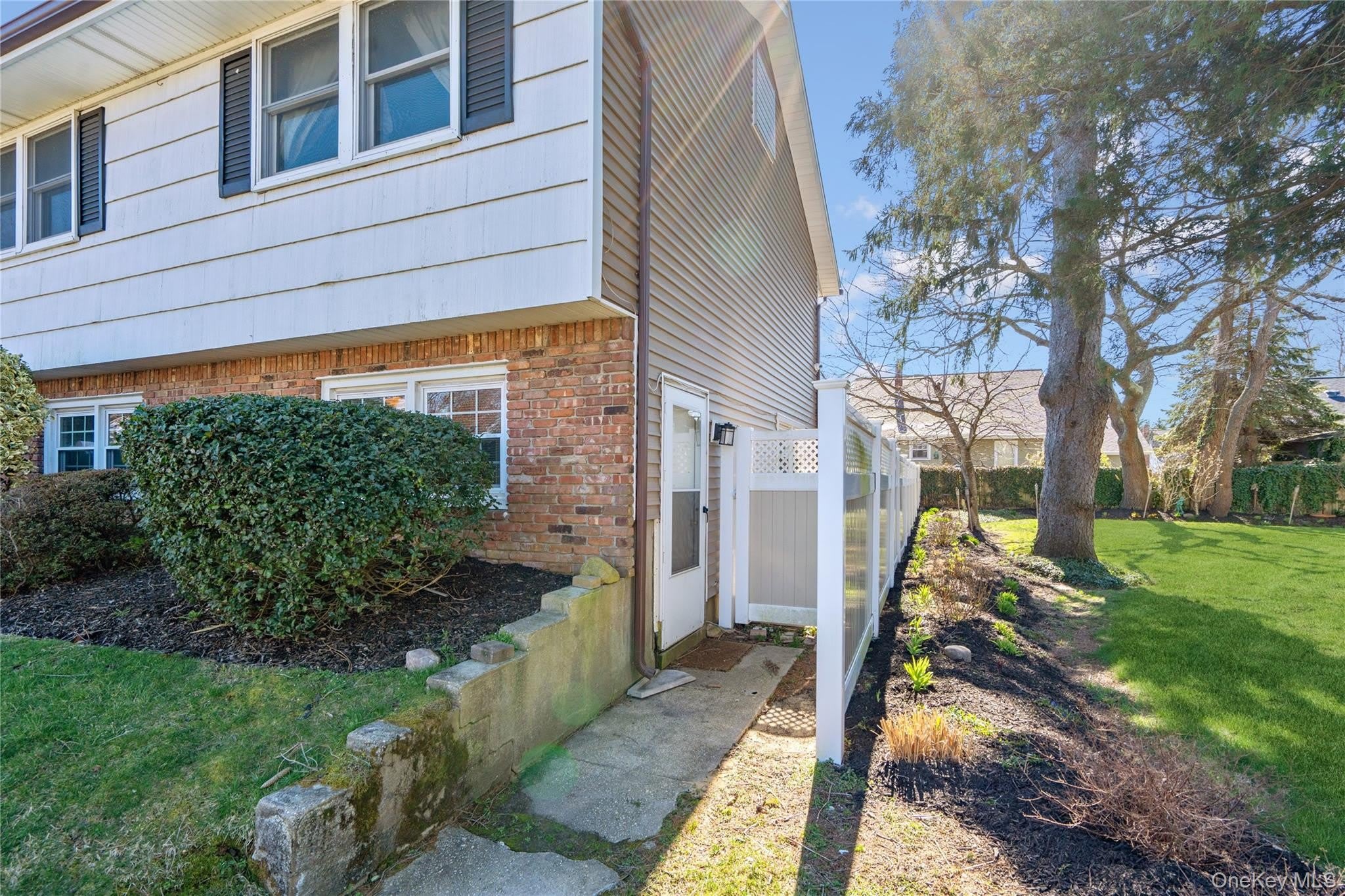 445 S Wellwood Avenue – photo 2