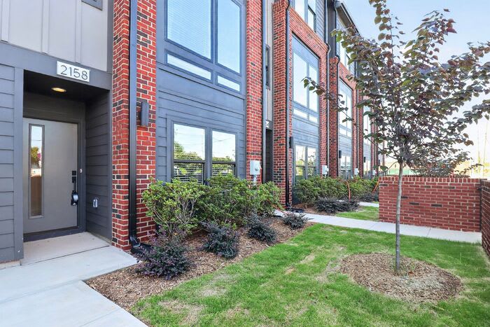 2158 North Graham Street – photo 3