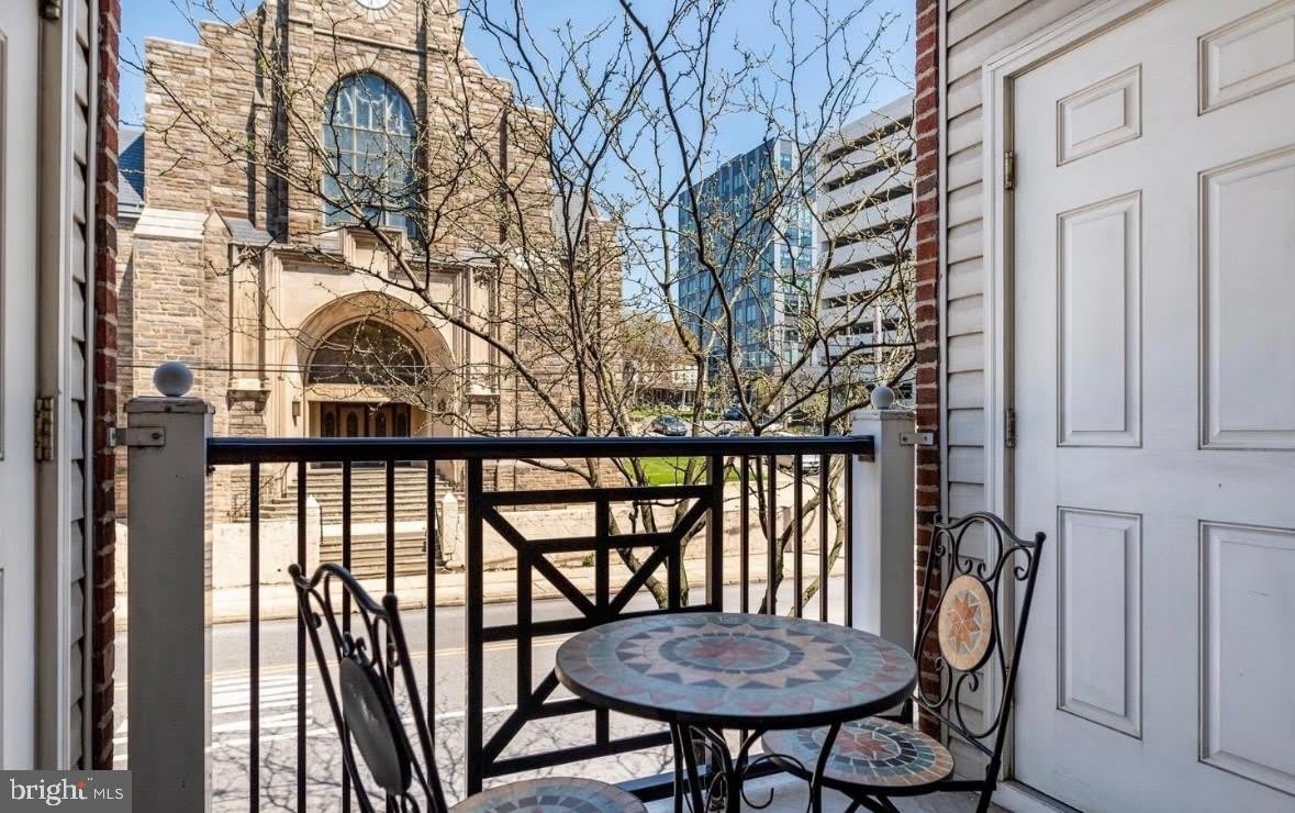 200 W ELM Street – photo 2