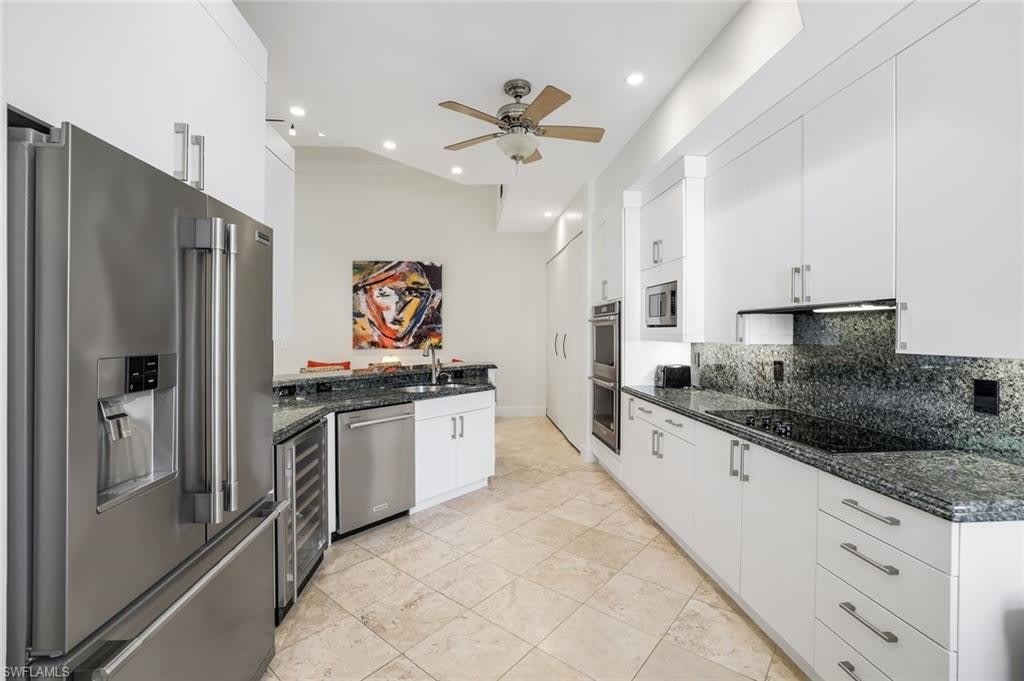 1560 Clermont Dr – photo 4
