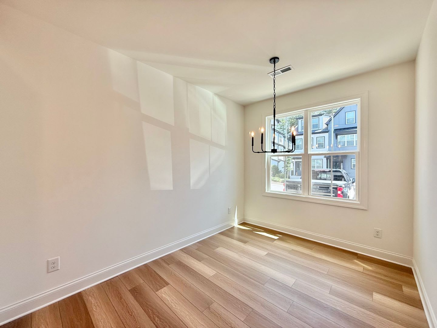 Offering 150 Rent Discount For First 6 Months Refundable Application Fees 150 Move In Promotion Newly Built 4Bd 3 5Ba Raleigh Townhome In A Great Location – photo 4