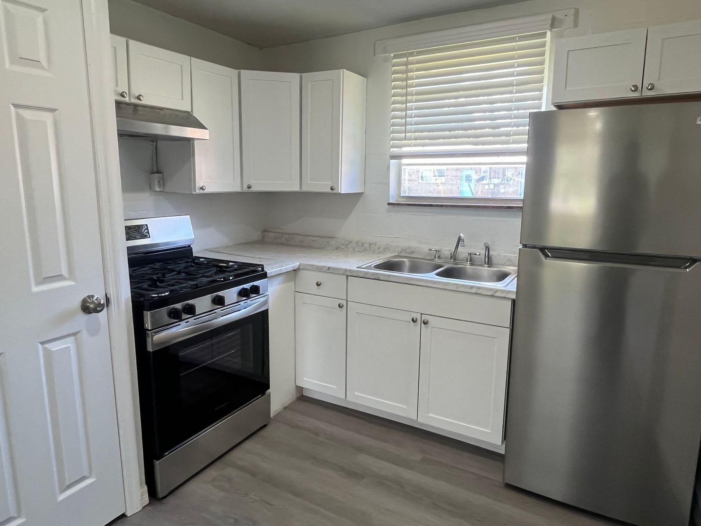 Newly Renovated 2 Bedroom Brick Apartment Near Downtown Live Oak – photo 4