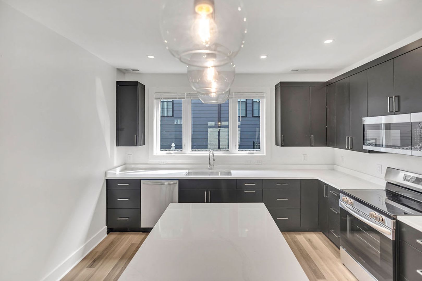 526 N. Lincoln – photo 2