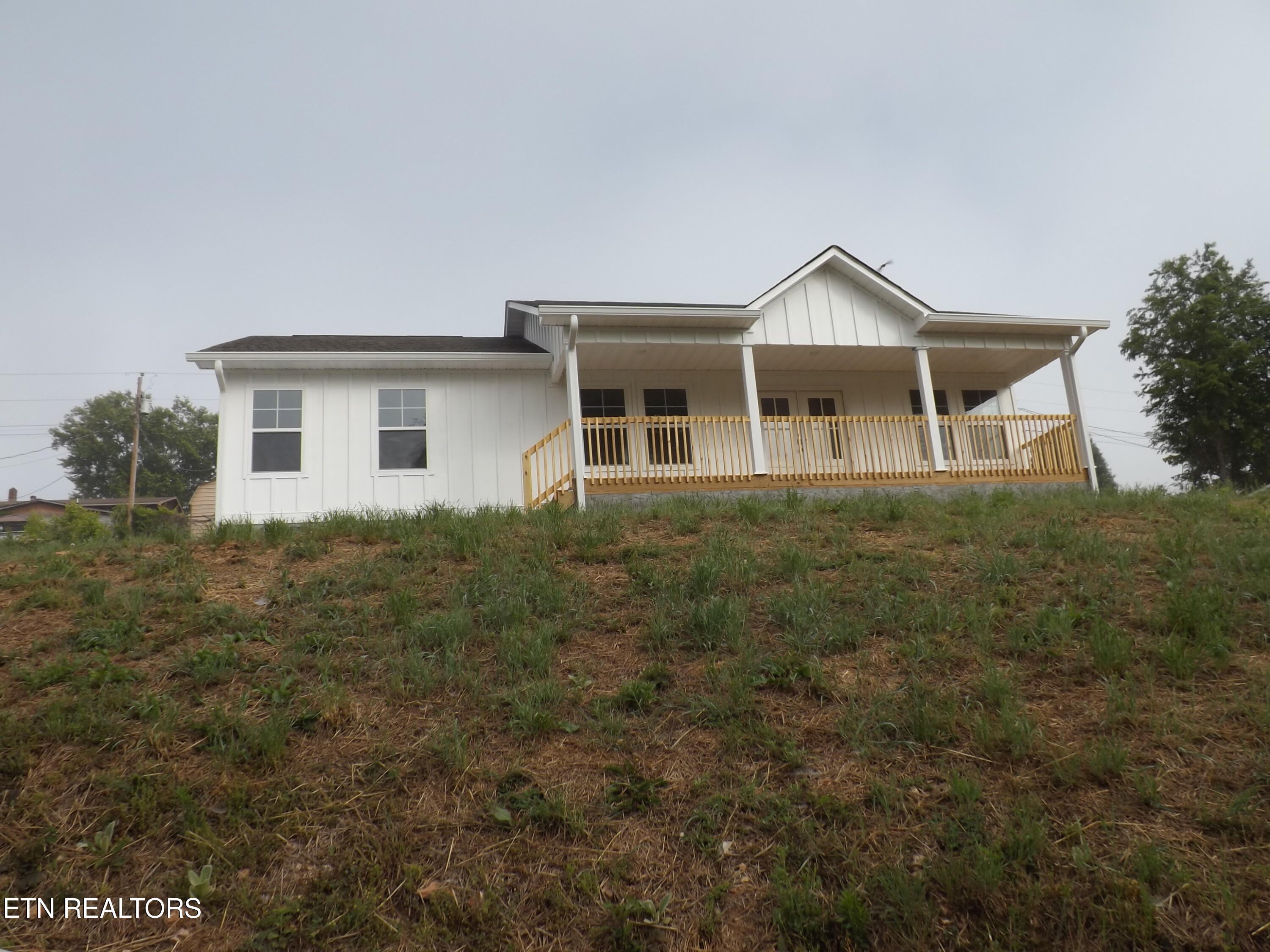328 Wilson Hurst St – photo 4