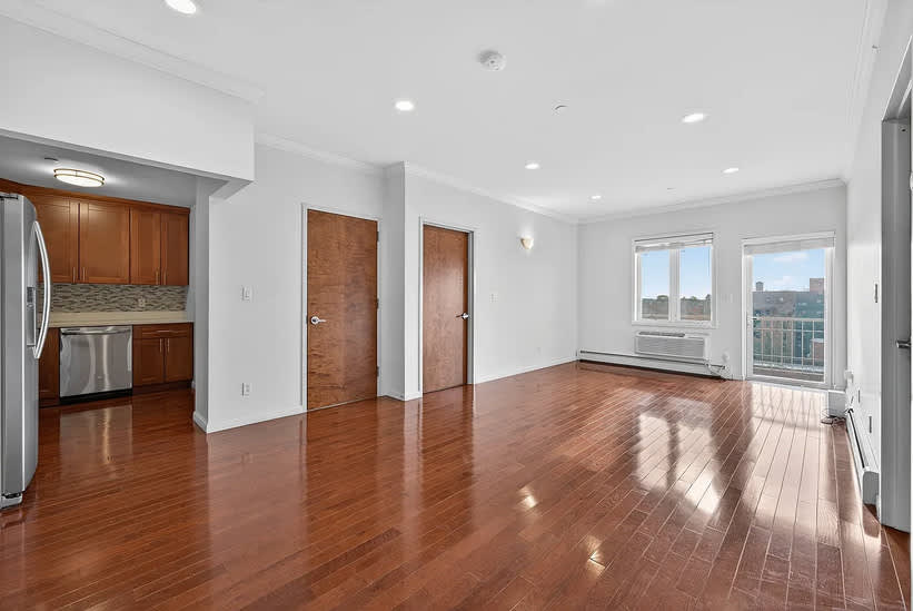14906 Northern Blvd – photo 4