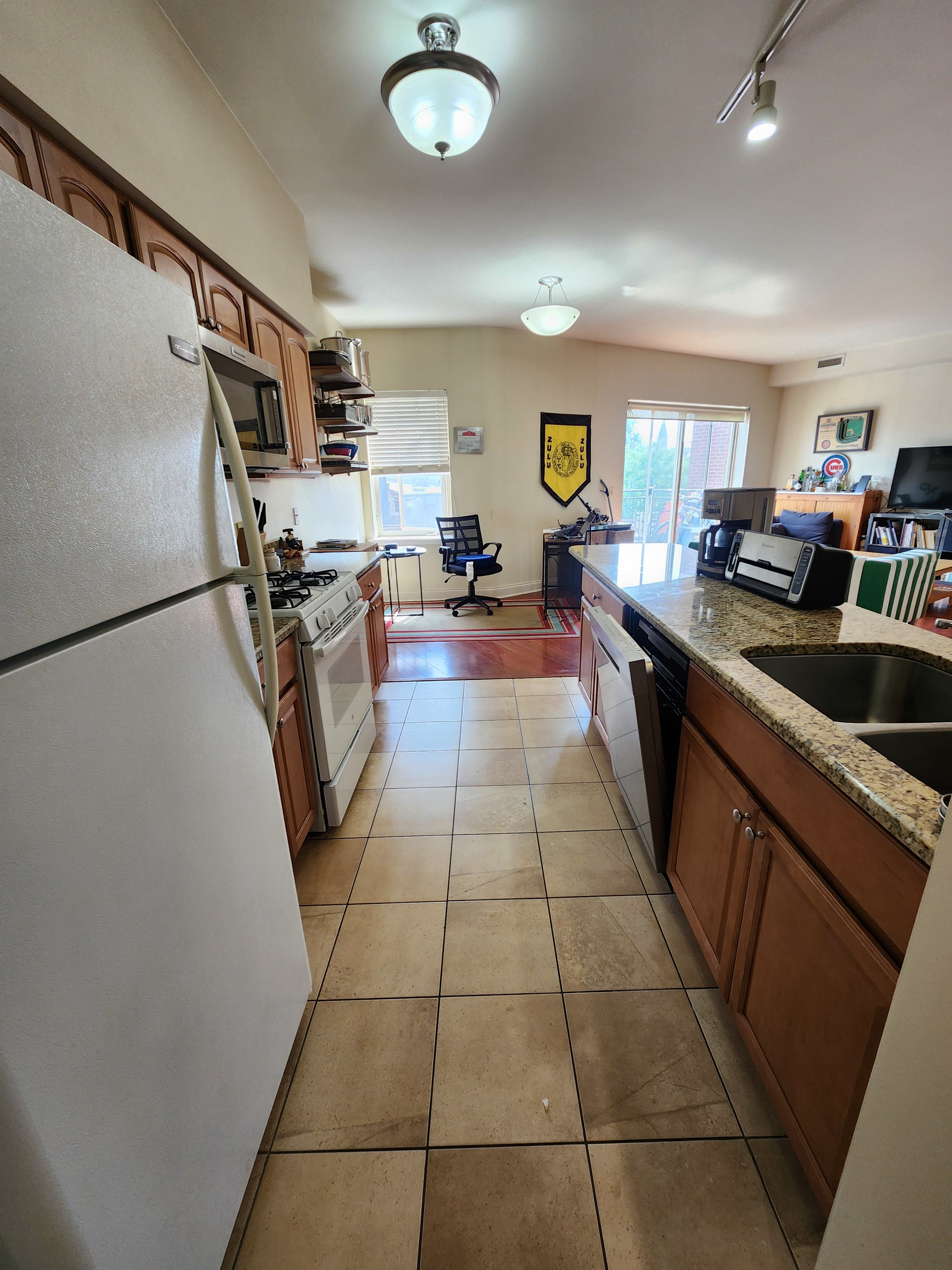 2318 N Milwaukee Ave – photo 2
