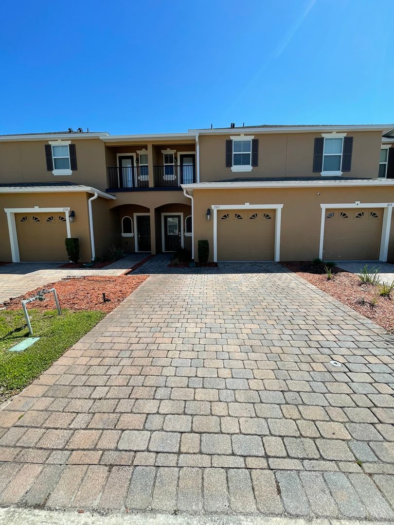 2 Bedroom, 2.5 Bathroom Townhome in Grande Champions – photo 1