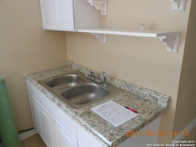 427 Lively Dr – photo 4