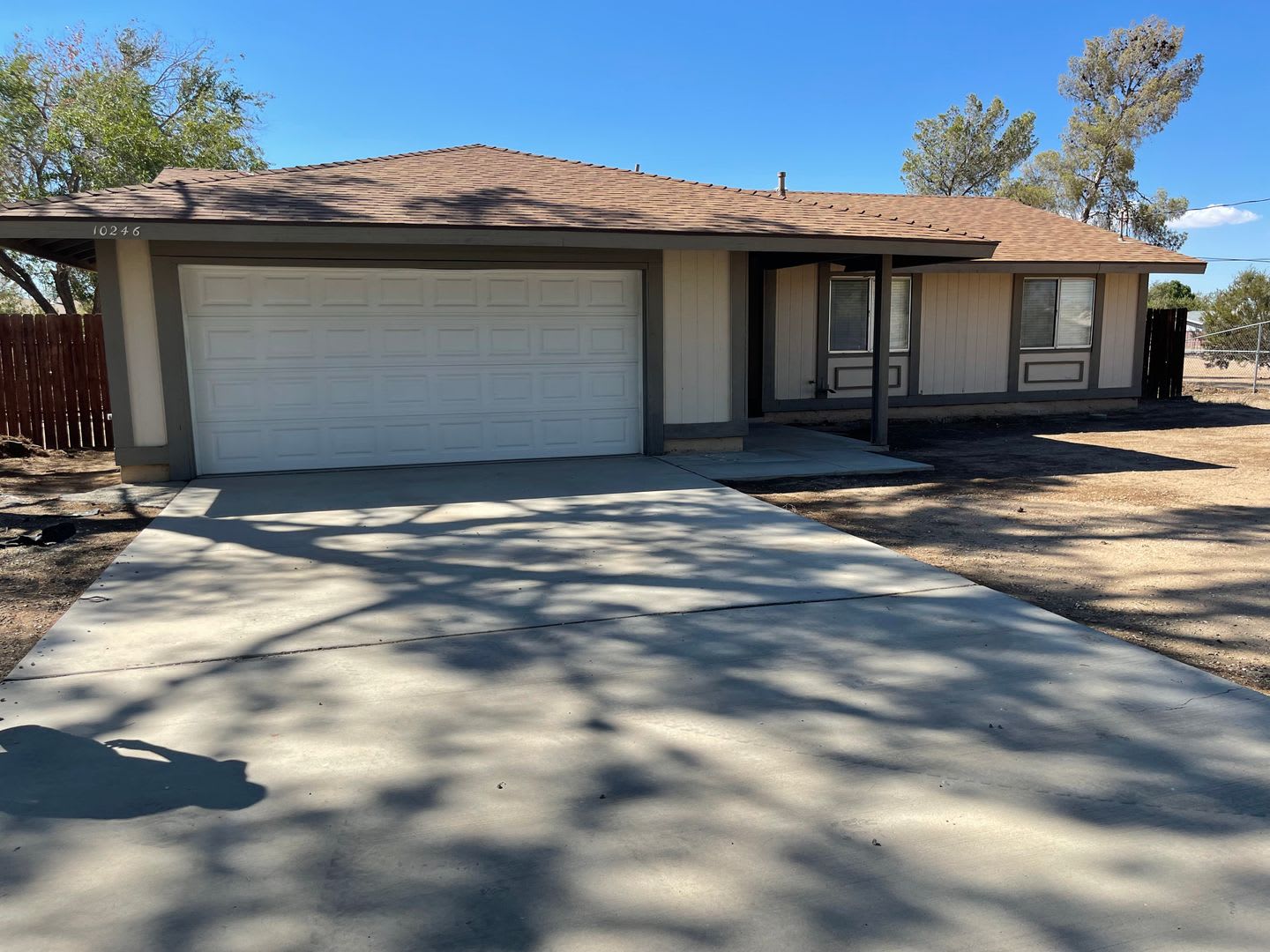 Hesperia-Refurbished- 3 Bedrooms, 2 Bathrooms + Den or Office, Large Property – photo 1