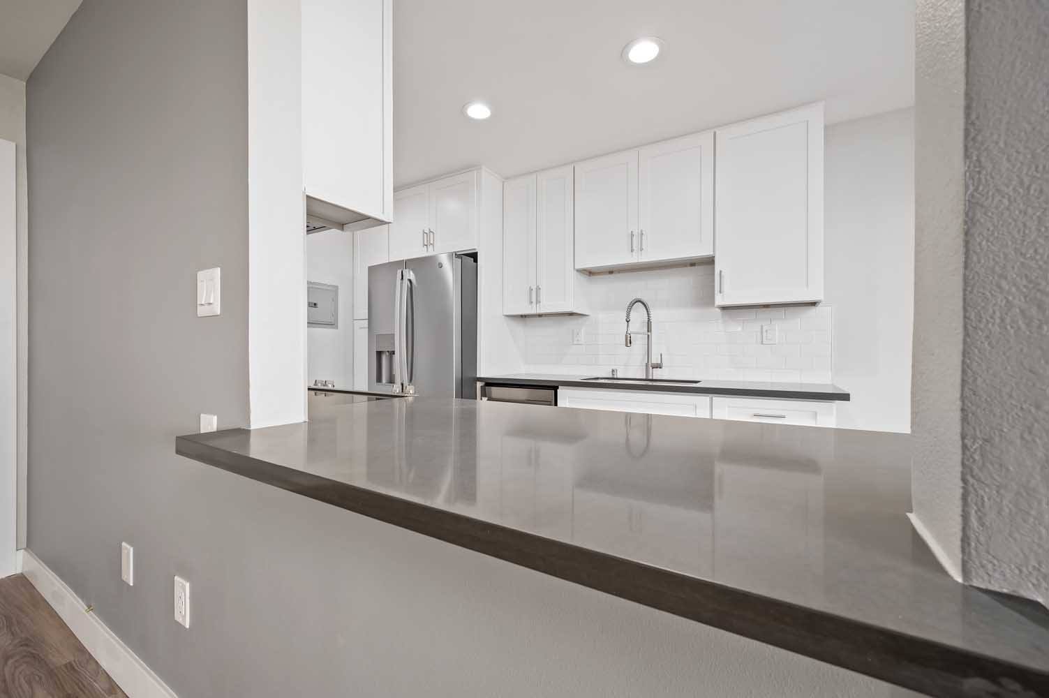 Los Robles Apartments – photo 4