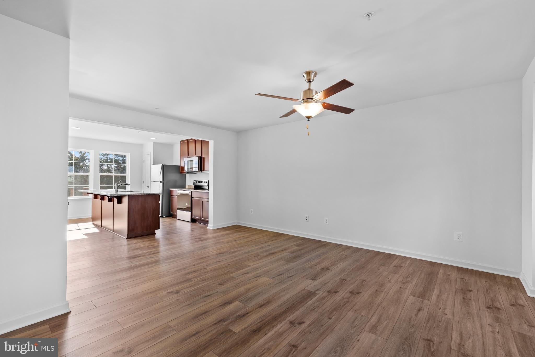 442 PELETON STREET – photo 3