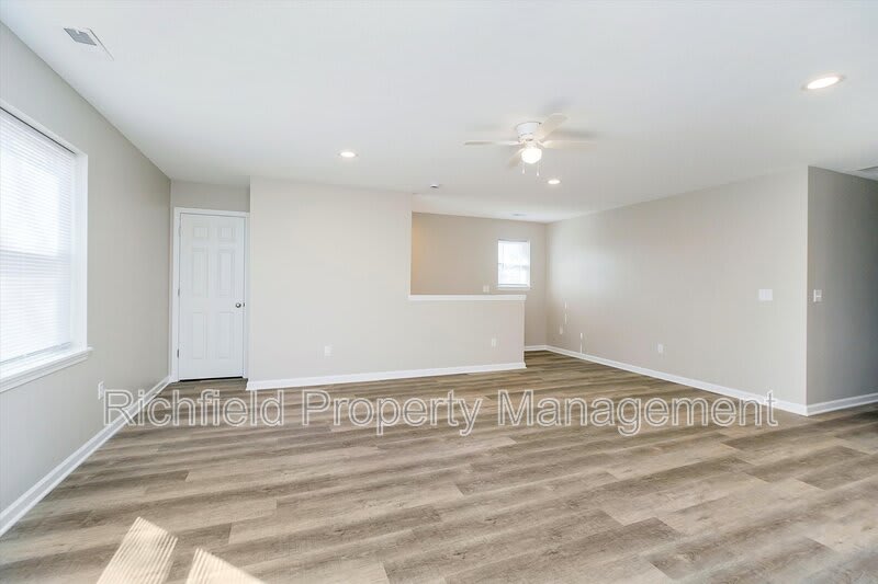 2757 Columbia Avenue – photo 3