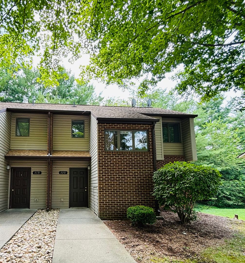 3 Bedroom 2.5 Bath Townhouse – photo 1