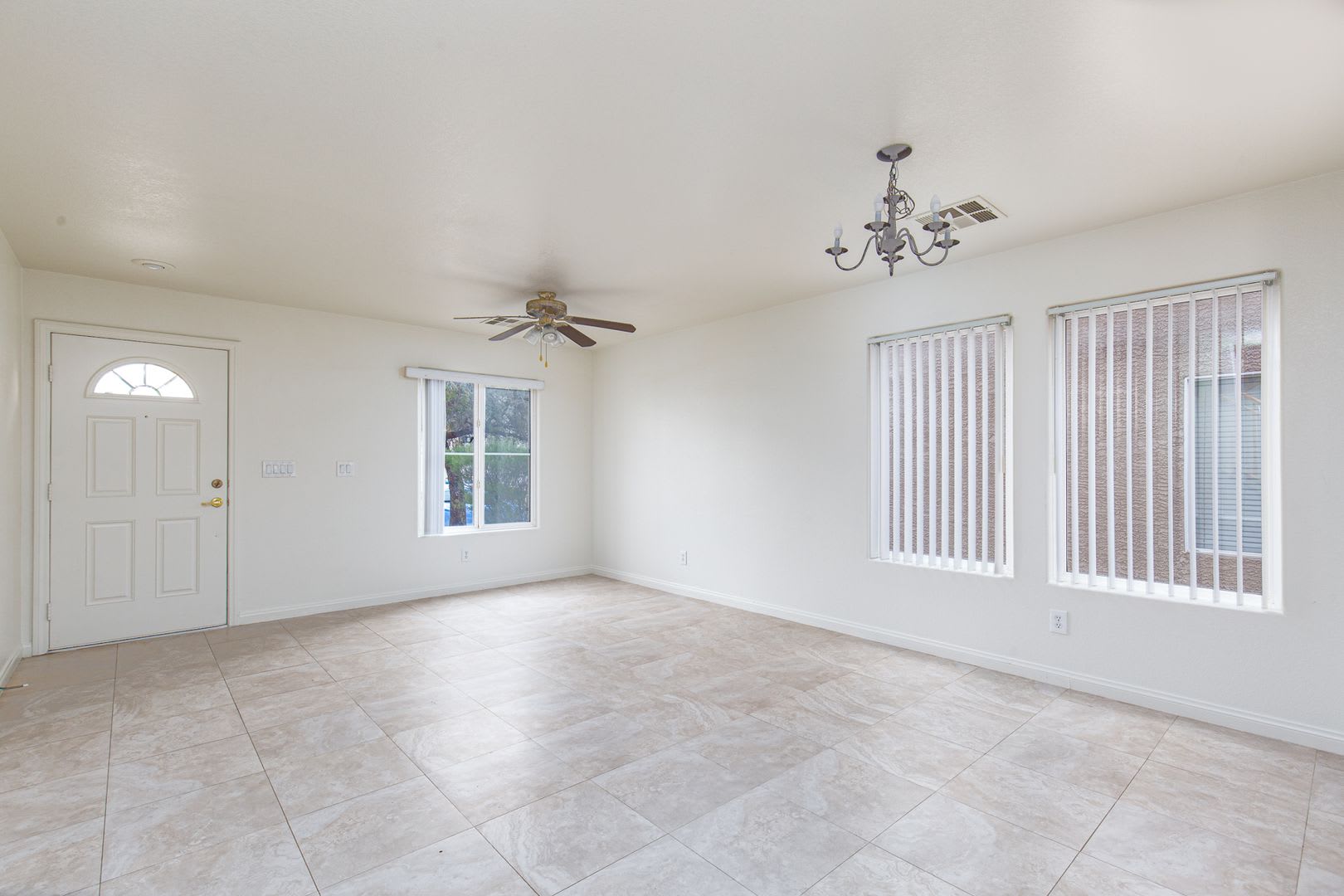 Silverado Ranch Large 4 Bedroom 2 5 Bath – photo 4