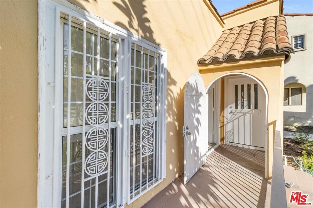 1185 S Tremaine Ave – photo 5