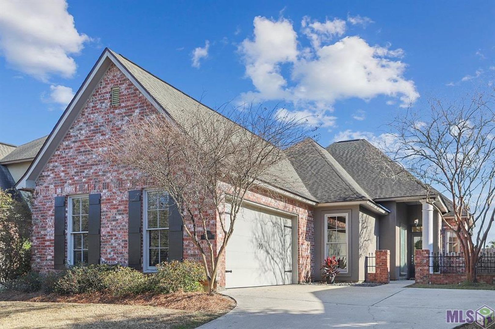 Spacious 3 Bedroom Home In Desirable Manchac Commons – photo 1