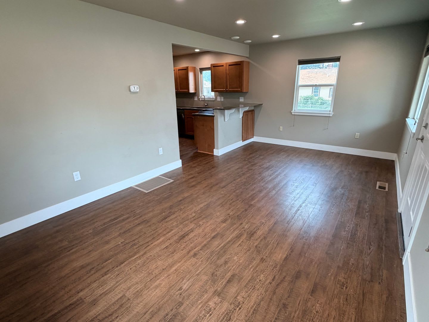 Spacious 2 bed/1 bath home! Fenced yard, a/c, d/w, w/d, large garage and MORE!! – photo 5