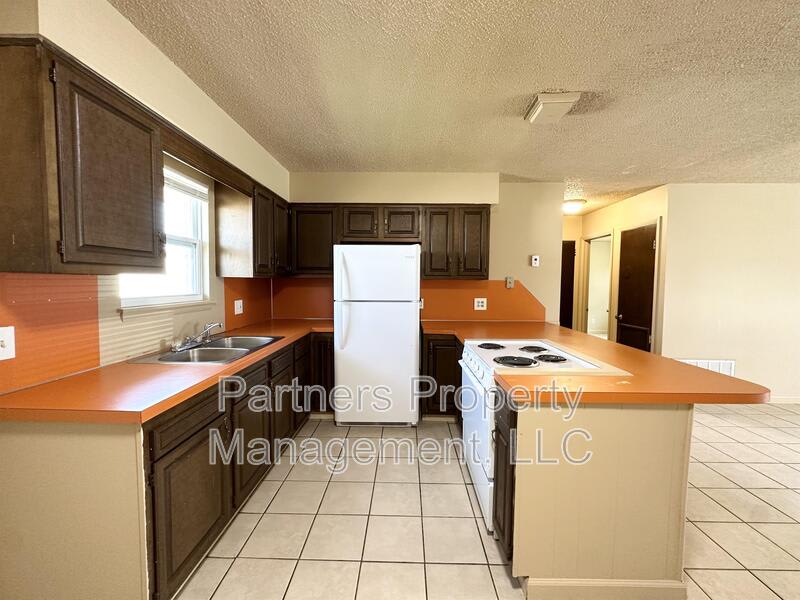107 Pine Avenue 8 – photo 3