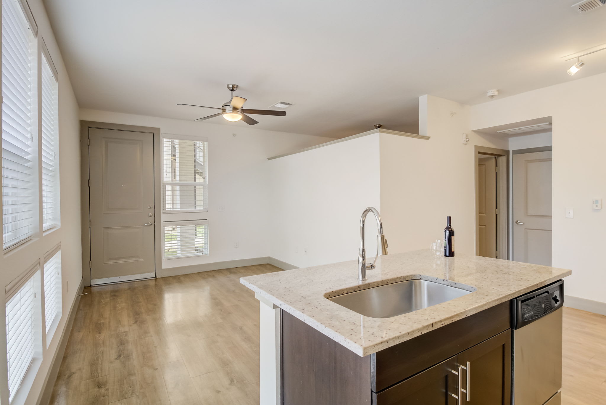 Loft + Row – photo 1