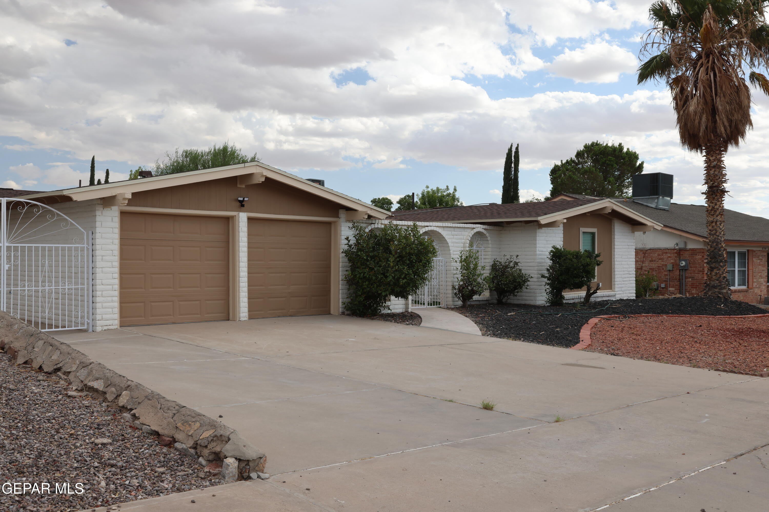 6704 LA CADENA Drive – photo 2