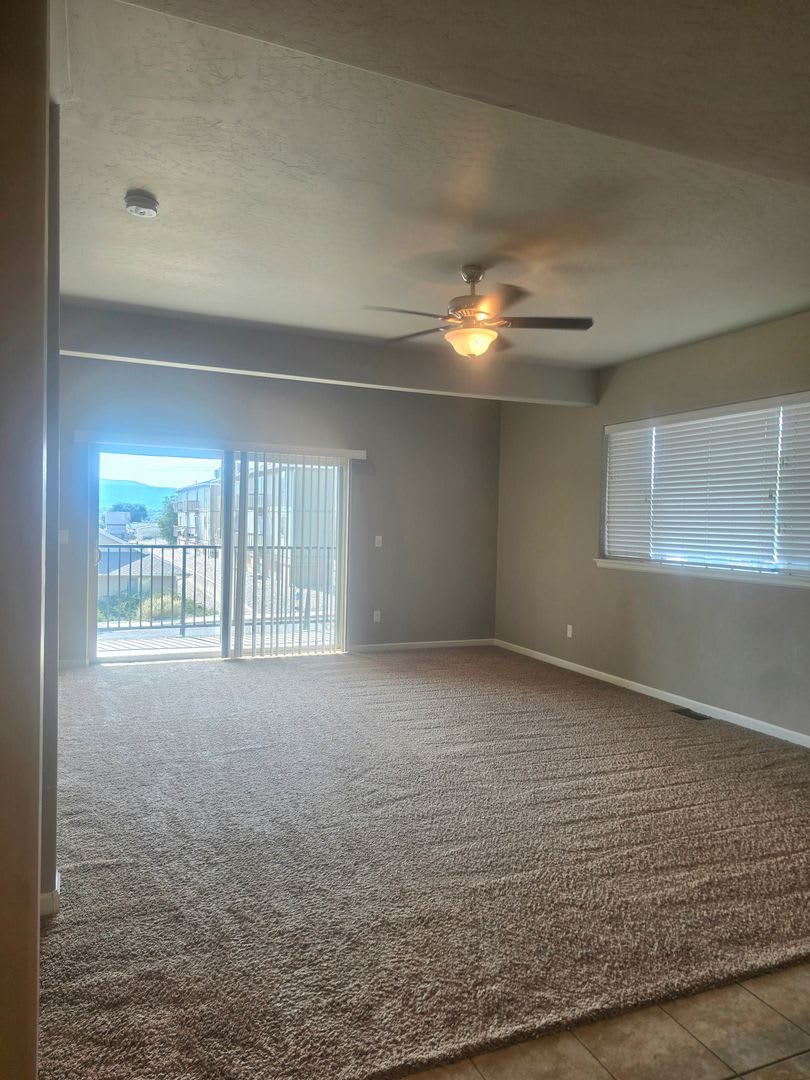 Updated townhouse available now! – photo 4