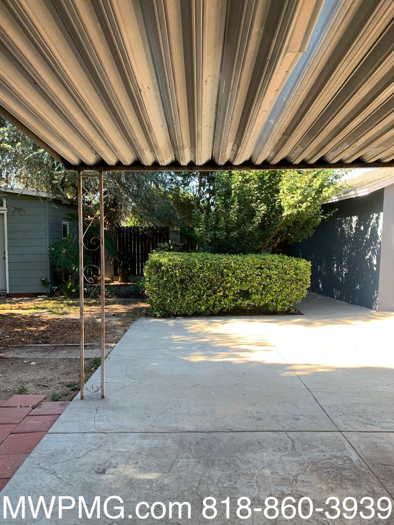 Available NOW for Lease! 3BR/2BA Located in the heart of North Hills – photo 3