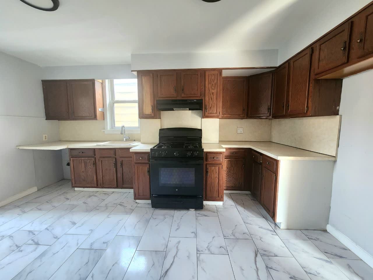 261 New York Ave – photo 2