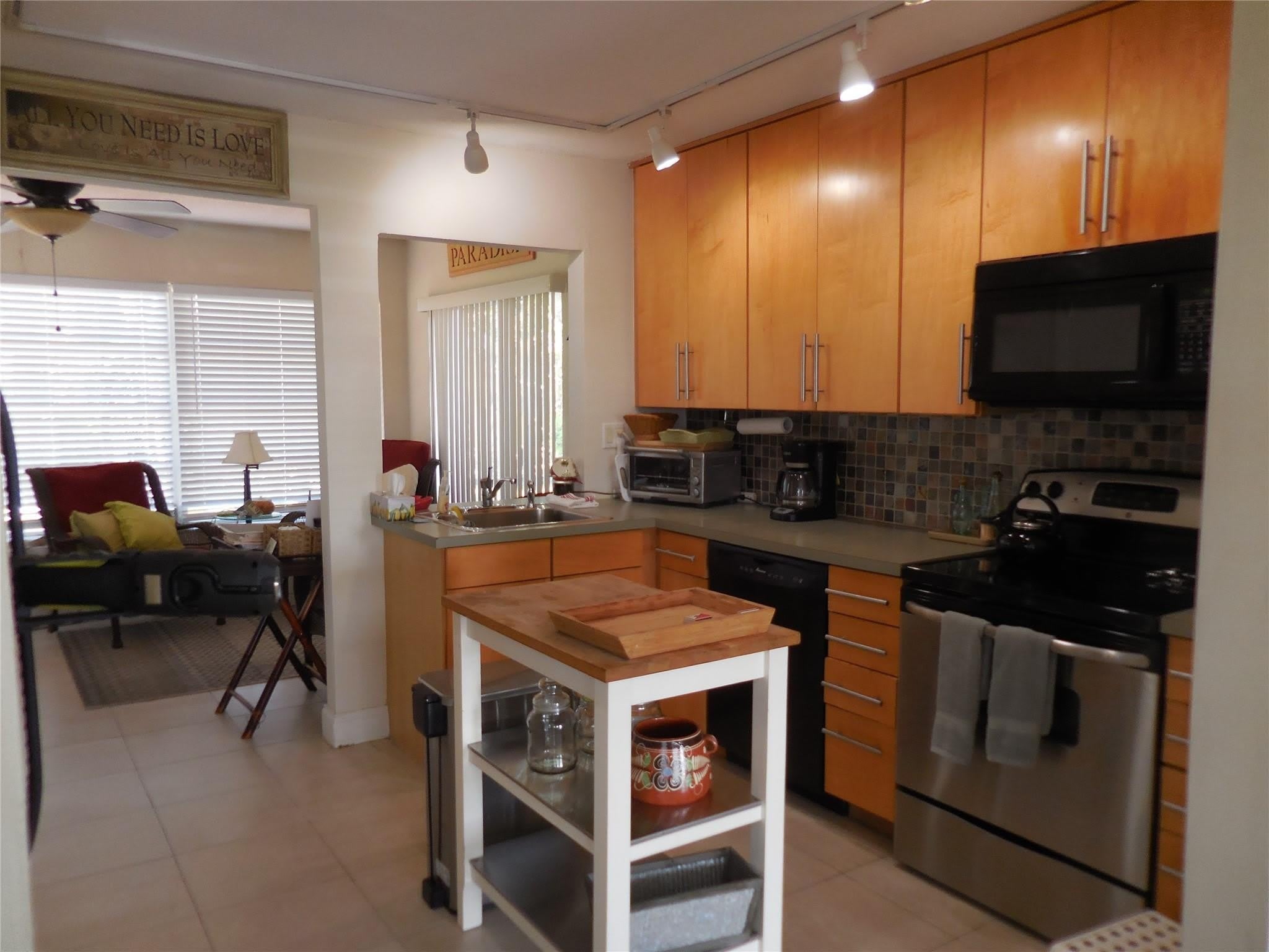 3050 NW 1st Avenue – photo 3