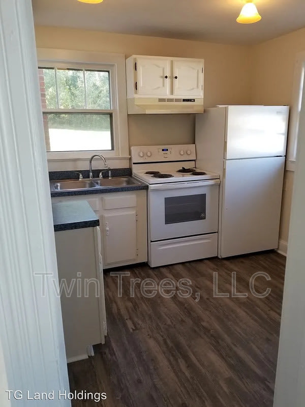 5951 King St – photo 3