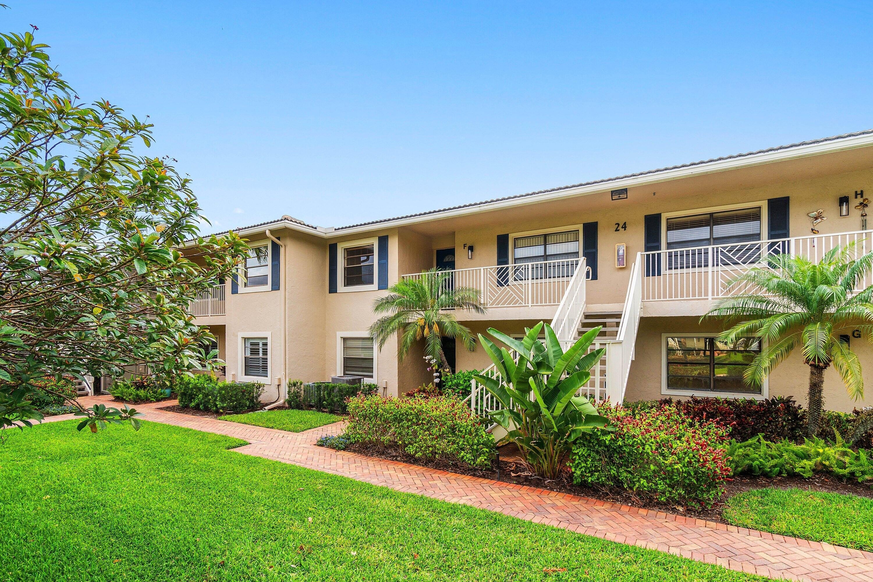 24 Stratford Drive E – photo 1