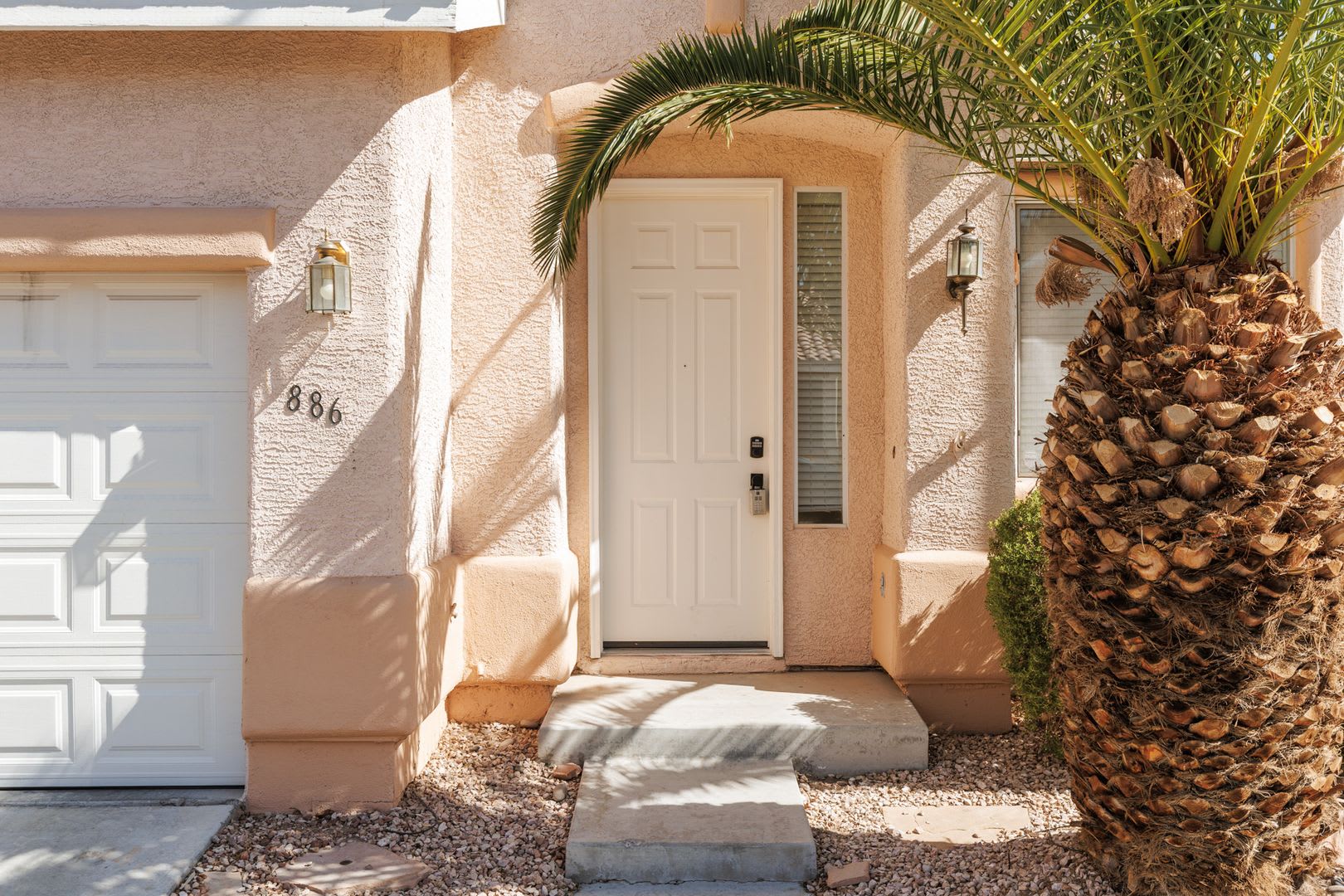 Dual primary suites in Silverado Ranch gated community with pool – photo 3