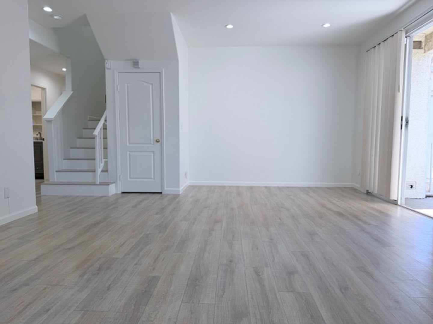 TOWNHOUSE-STYLE 3 BR + 2 1/2 BA UNIT IN CANYON COUNTRY AVAILABLE NOW – photo 3