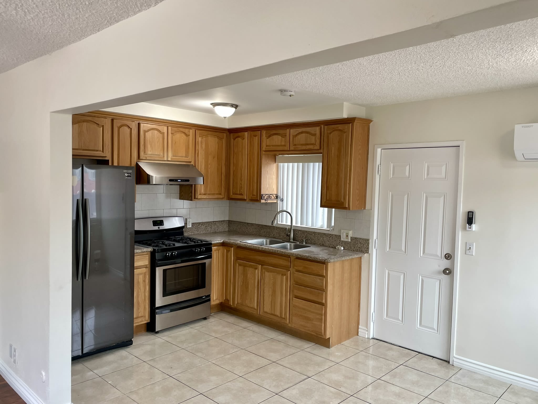 4553 Huntington Drive North – photo 3