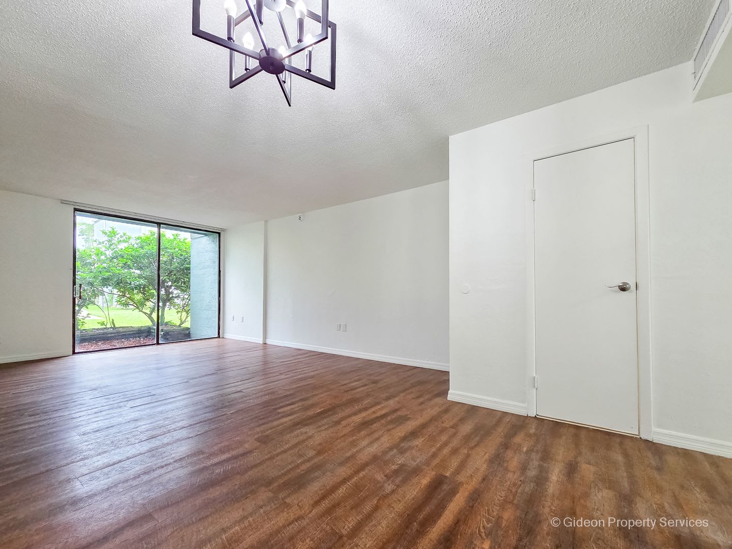 Spacious 3 Bedroom 2.5 Bath in Sparrow – photo 2