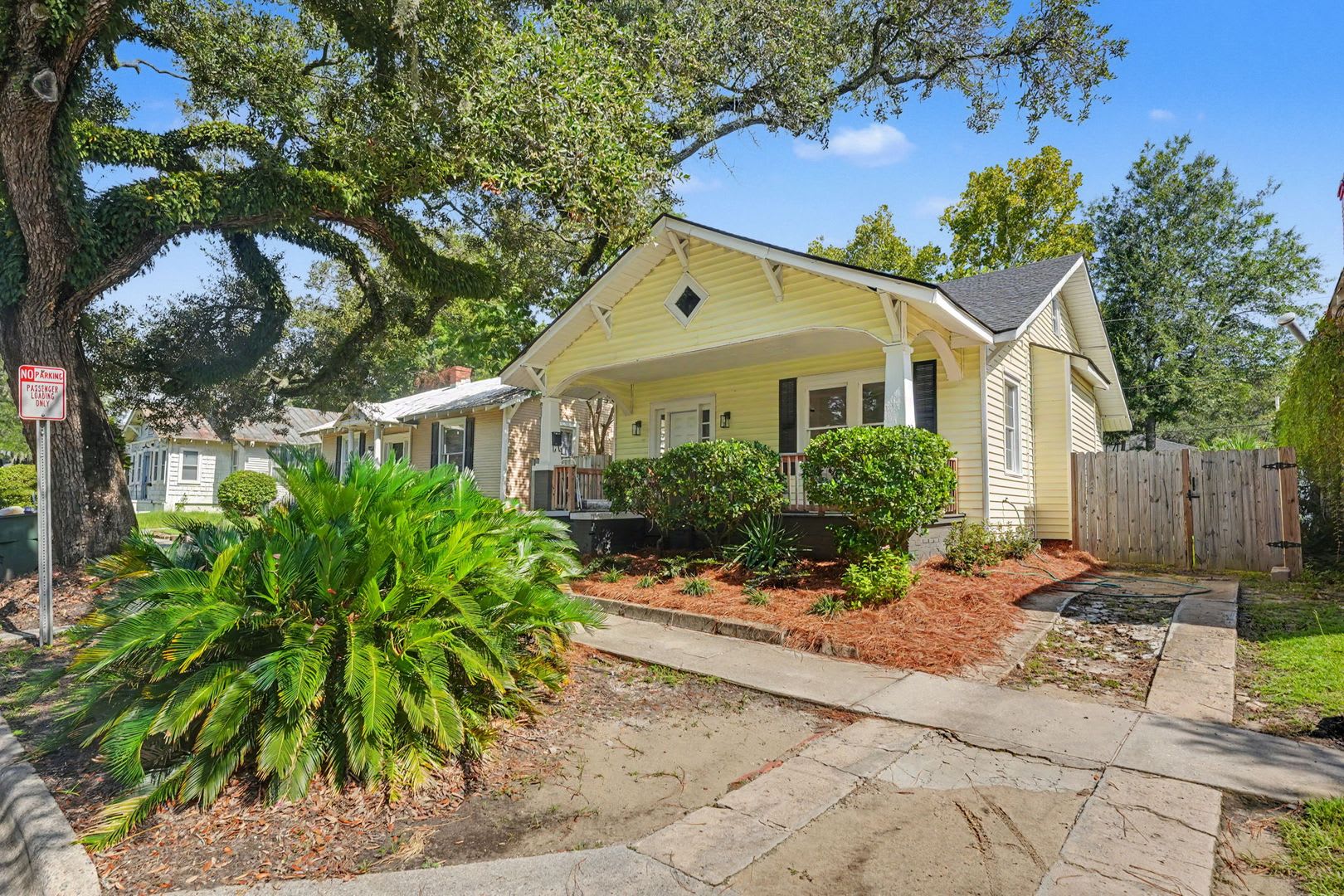 Renovated 4 Bedroom 2 Bathroom Fenced In Yard 1 Off Street Parking – photo 3
