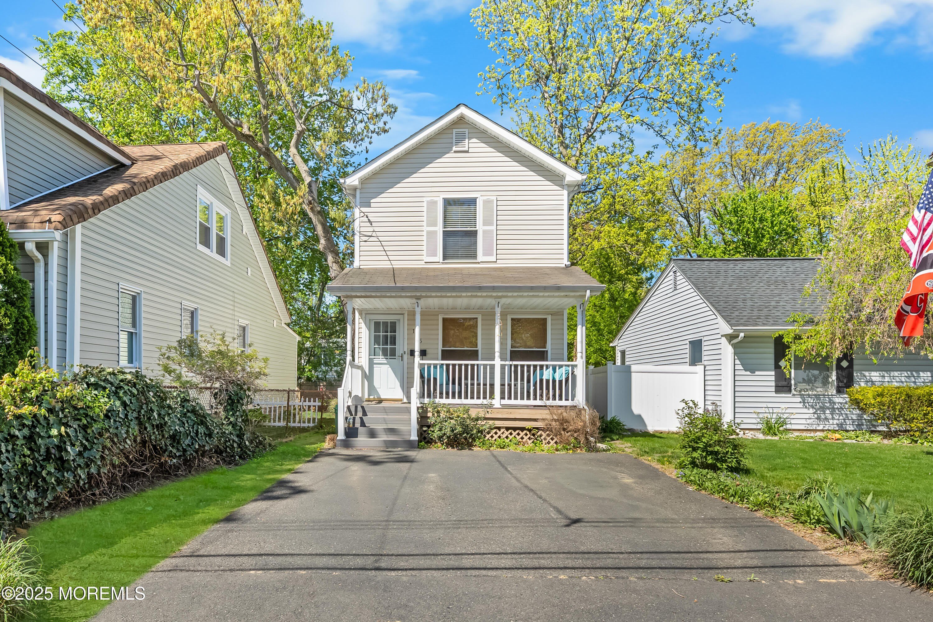 105 Wayside Drive – photo 1