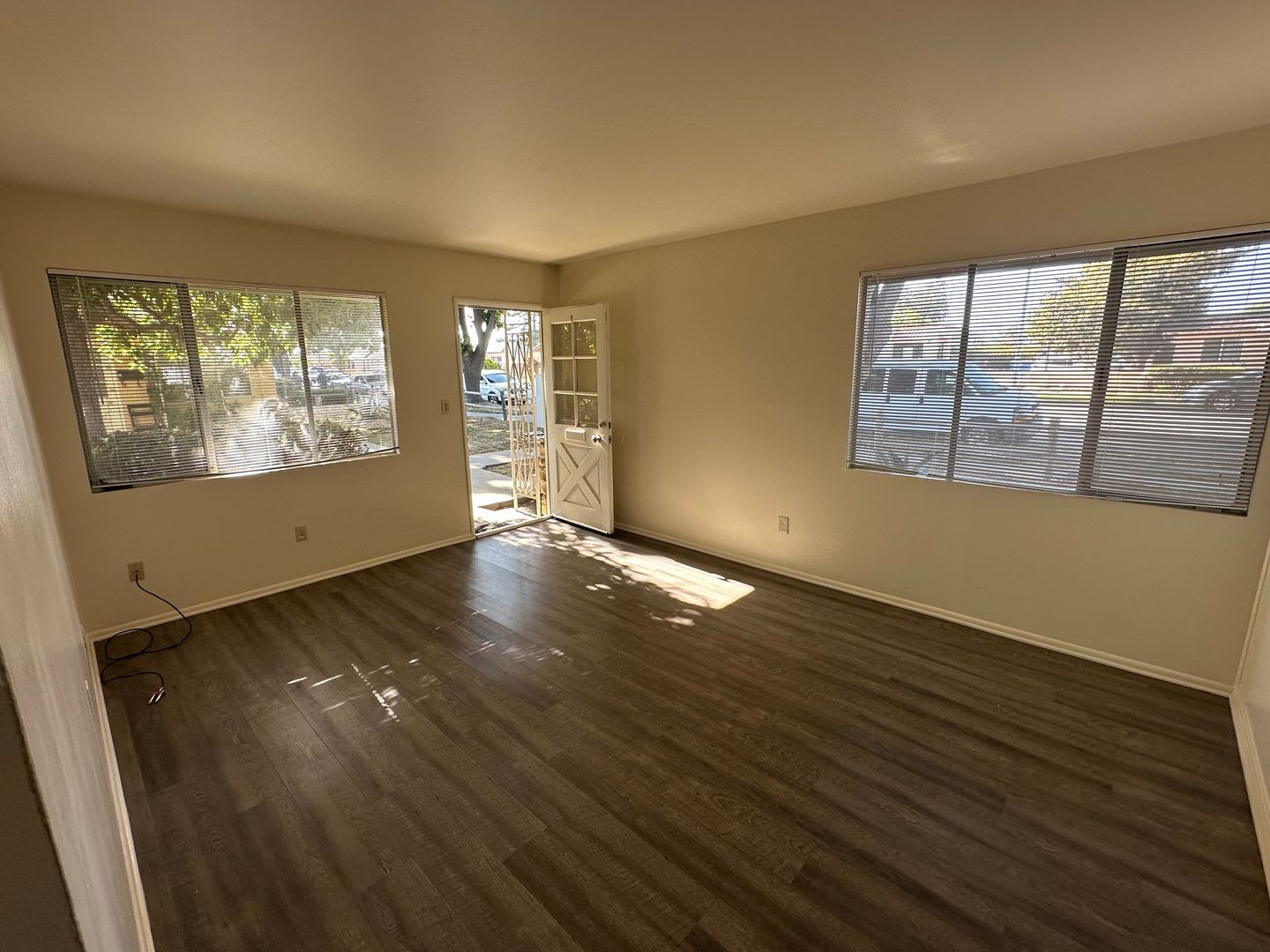 Cute 2 Bd 1Ba Unit In Quiet 14 Unit Apartment Complex – photo 4