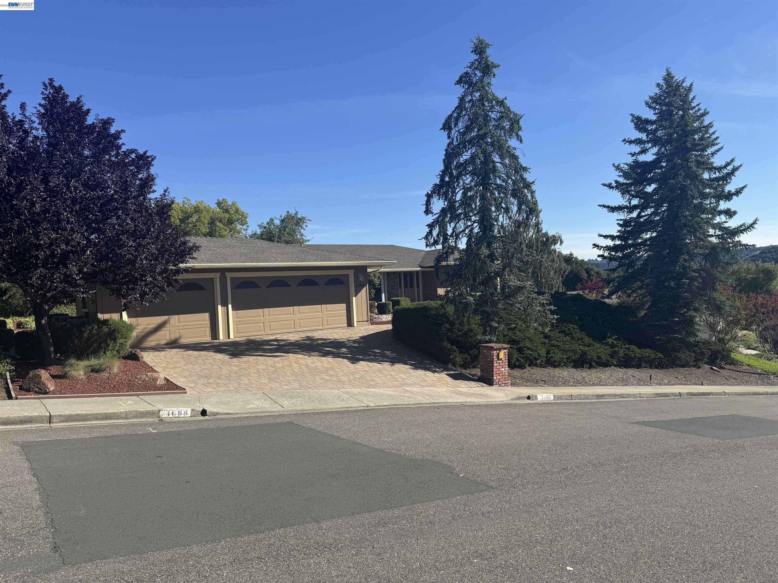 1088 Country Club Dr – photo 1