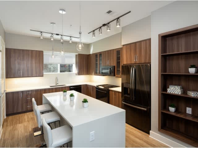 AMLI South Shore – photo 1