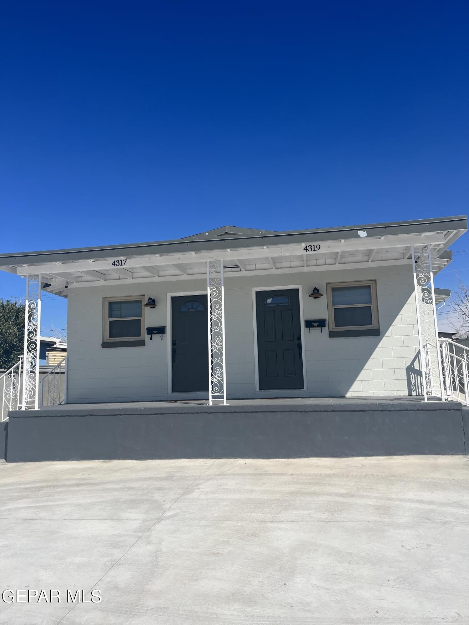 4317 E Yandell Drive – photo 1