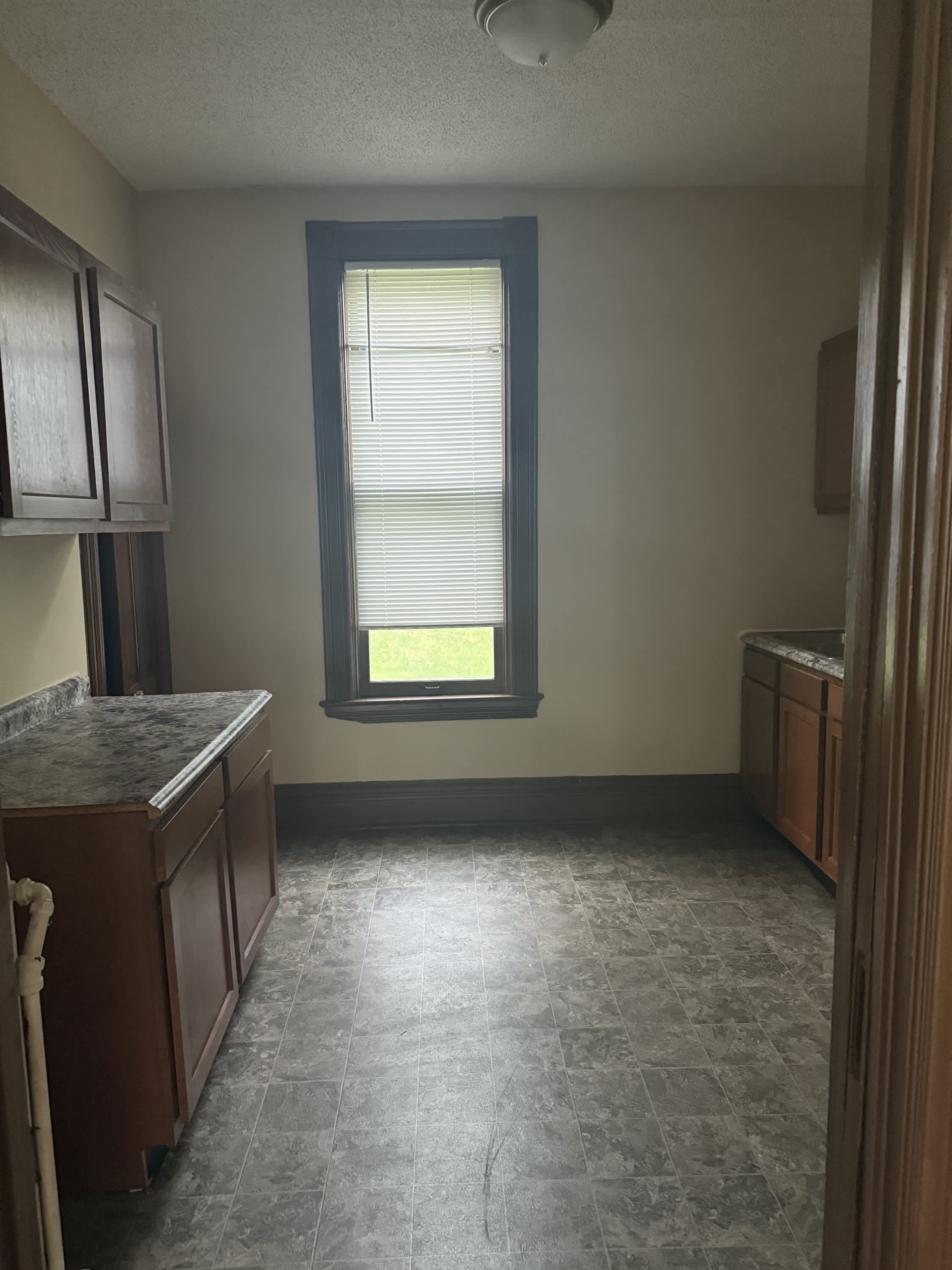 694 Sims Ave E 1 – photo 4